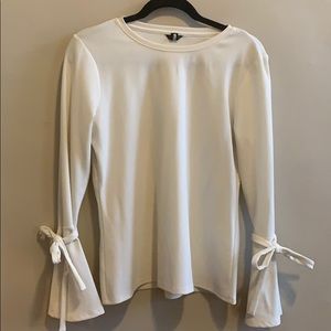 Bell sleeve nice top